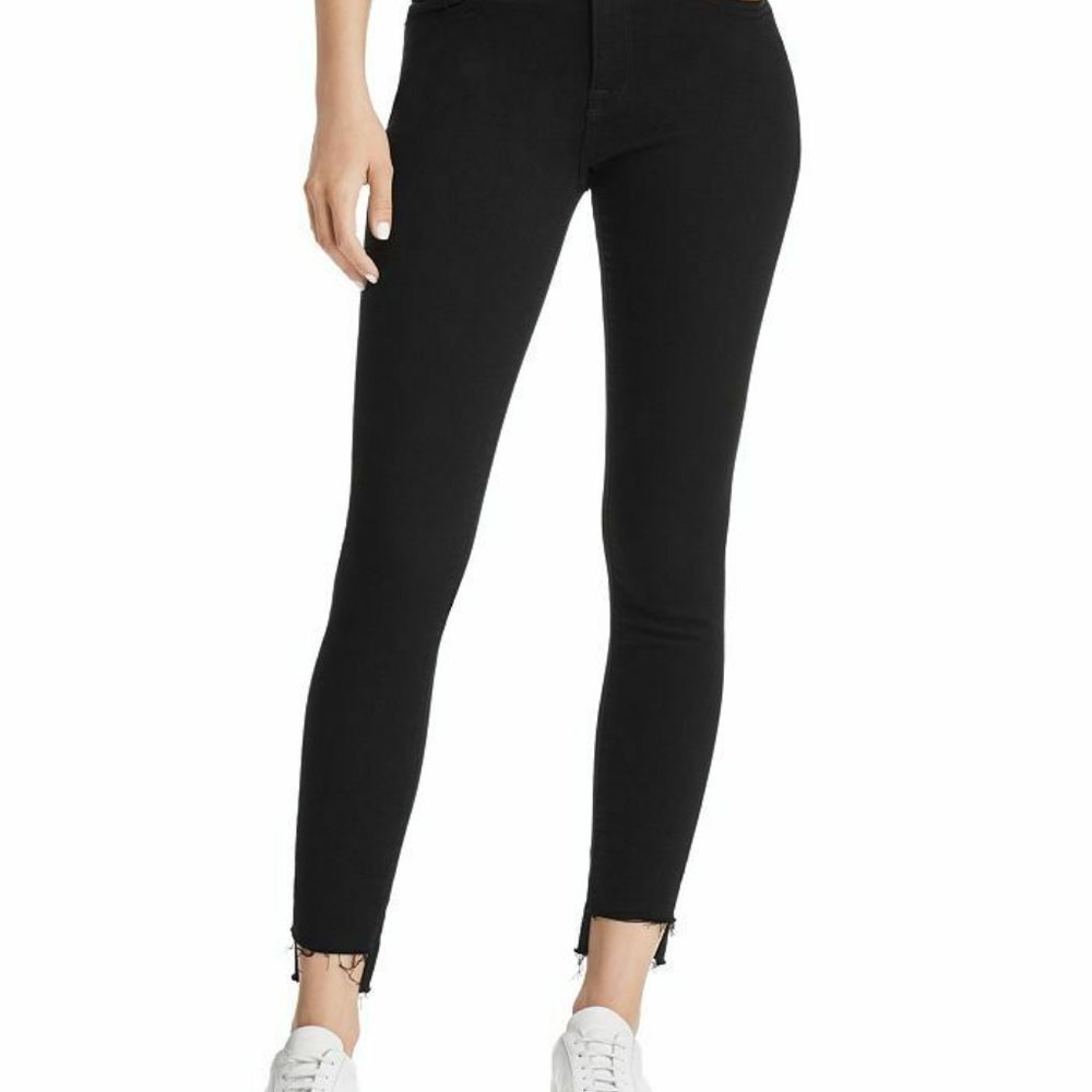 FRAME Skinny Raw Stagger Hem in Film Noir (Black)